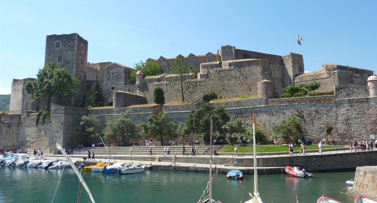 Château Royal de Collioure - Hôtel Triton, hôtel 2 étoiles vue mer, chambres d'hôtel avec vue sur la baie de Collioure, sur la Côte Vermeille, Pyrénées Orientales