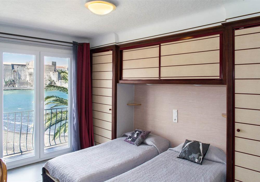 Chambre Twin Face Mer à l'Hôtel Triton, hôtel 2 étoiles vue mer, chambres d'hôtel avec vue sur la baie de Collioure, sur la Côte Vermeille, Pyrénées Orientales