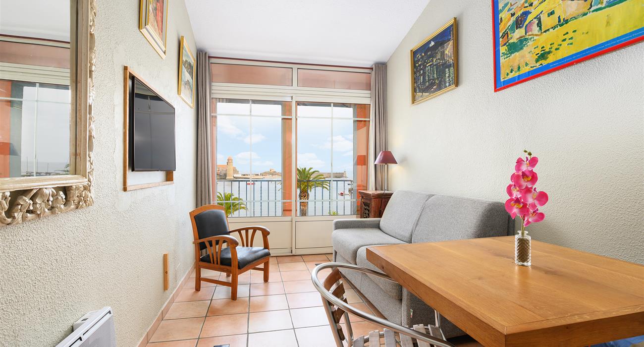 Chambre quadruple vue mer à l'Hôtel Triton, hôtel 2 étoiles vue mer, chambres d'hôtel avec vue sur la baie de Collioure, sur la Côte Vermeille, Pyrénées Orientales